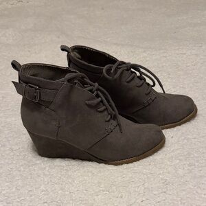 SO Women's Charcoal Lace Up Wedge Boots